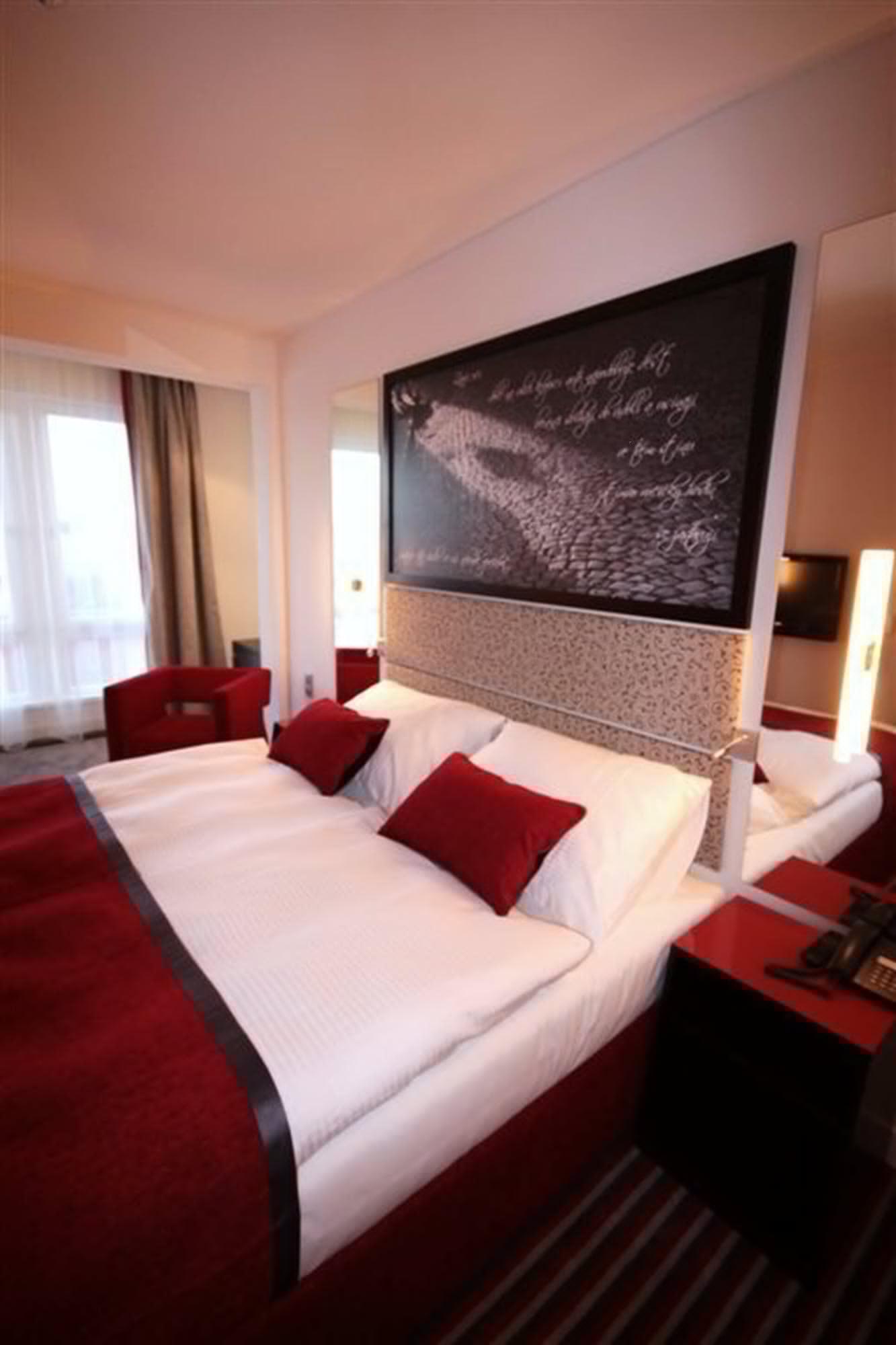 Red & Blue Design Hotel Prag Exteriör bild