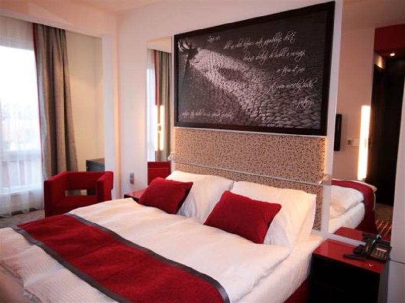Red & Blue Design Hotel Prag Exteriör bild