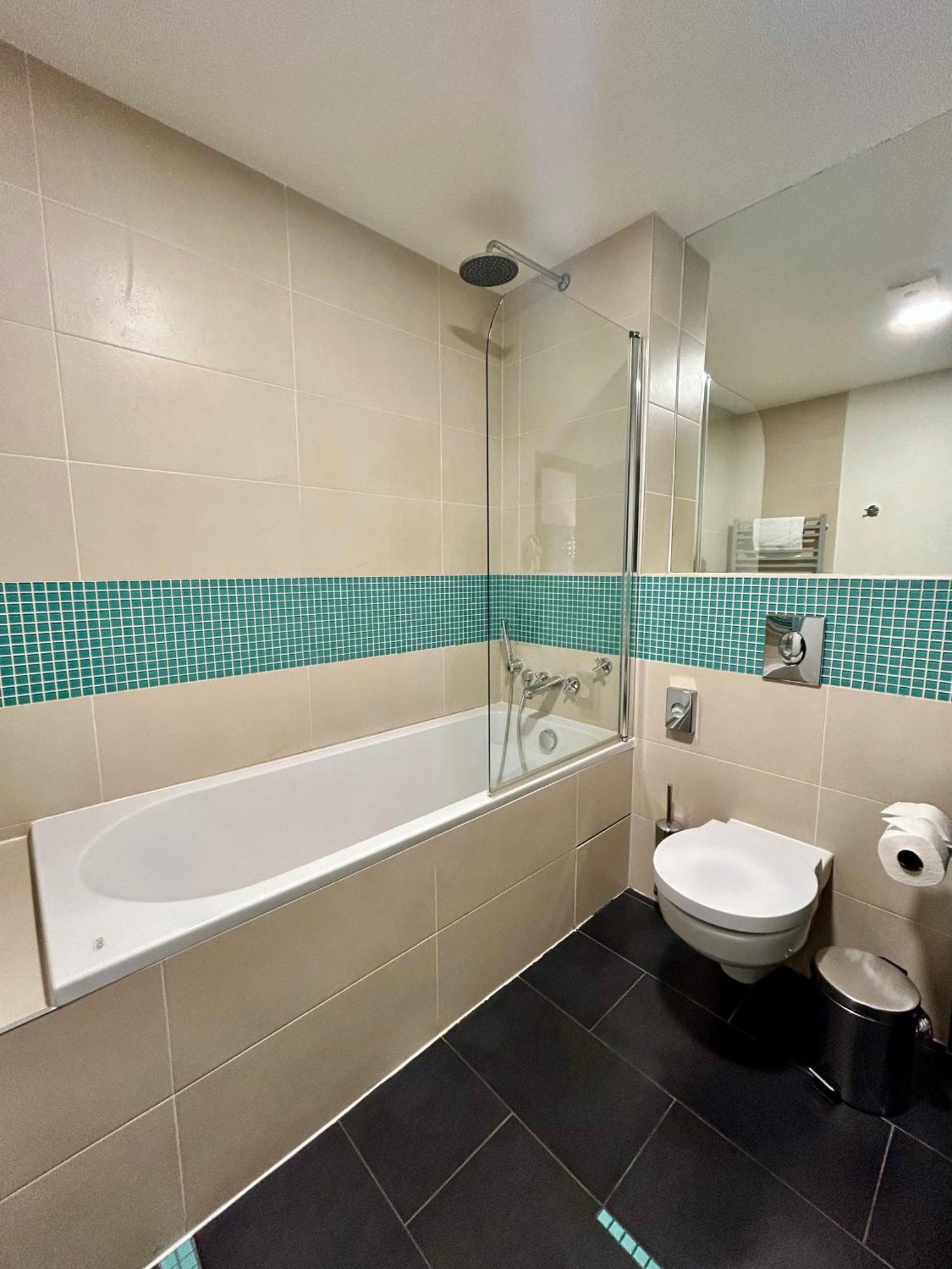 Red & Blue Design Hotel Prag Rum bild