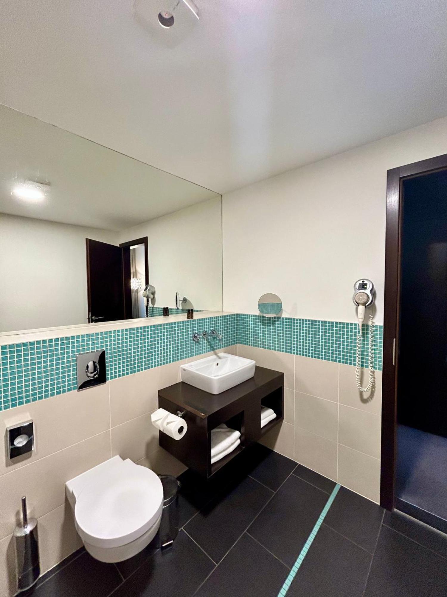 Red & Blue Design Hotel Prag Rum bild