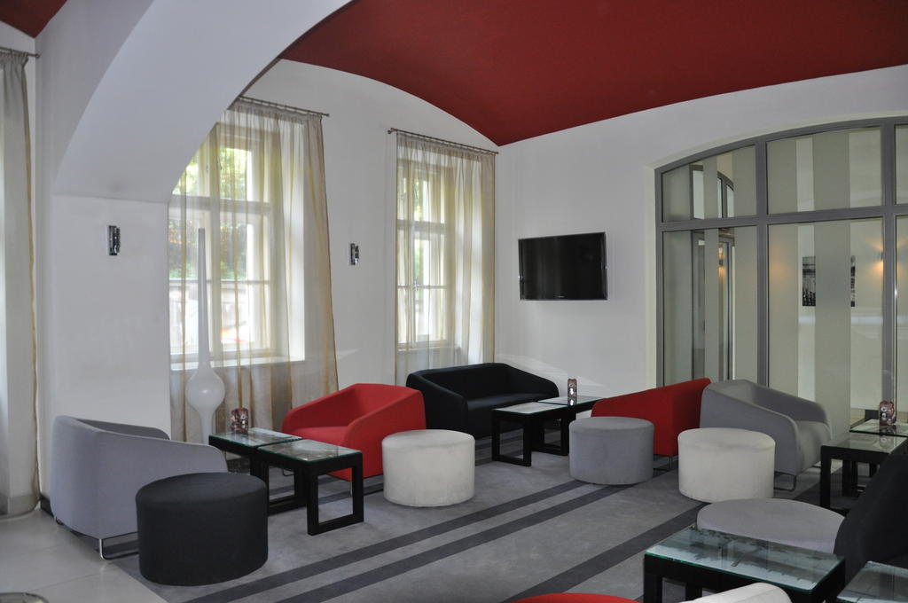 Red & Blue Design Hotel Prag Exteriör bild