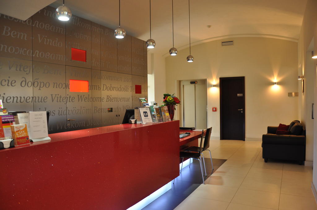 Red & Blue Design Hotel Prag Exteriör bild