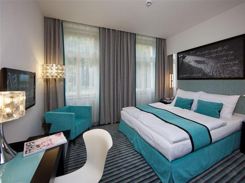 Red & Blue Design Hotel Prag Exteriör bild