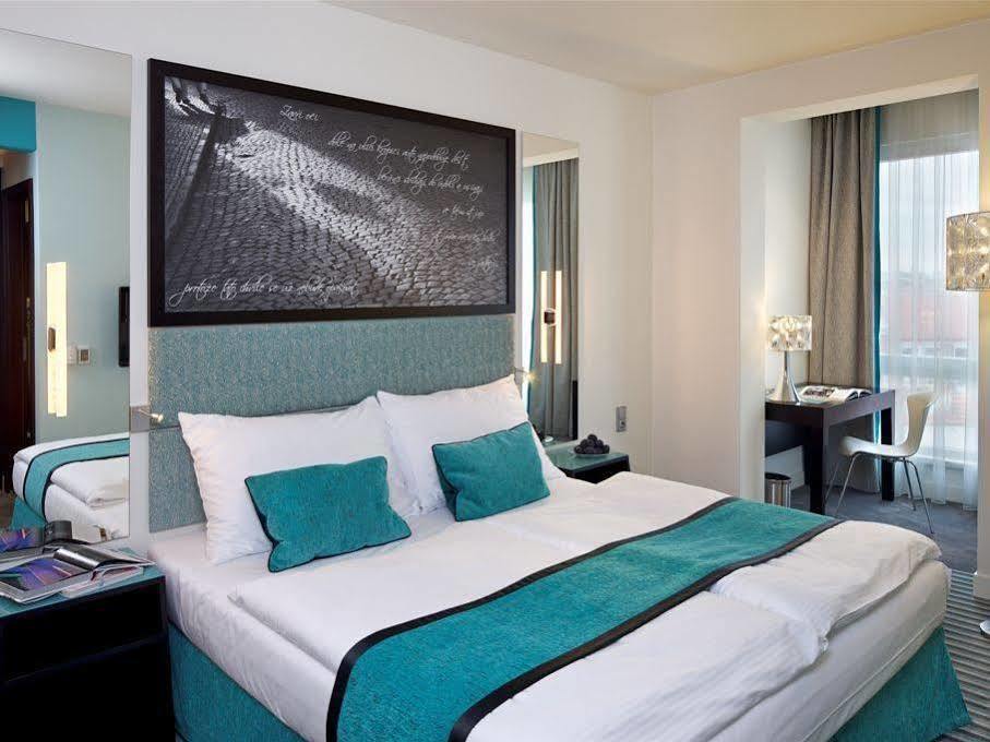 Red & Blue Design Hotel Prag Rum bild
