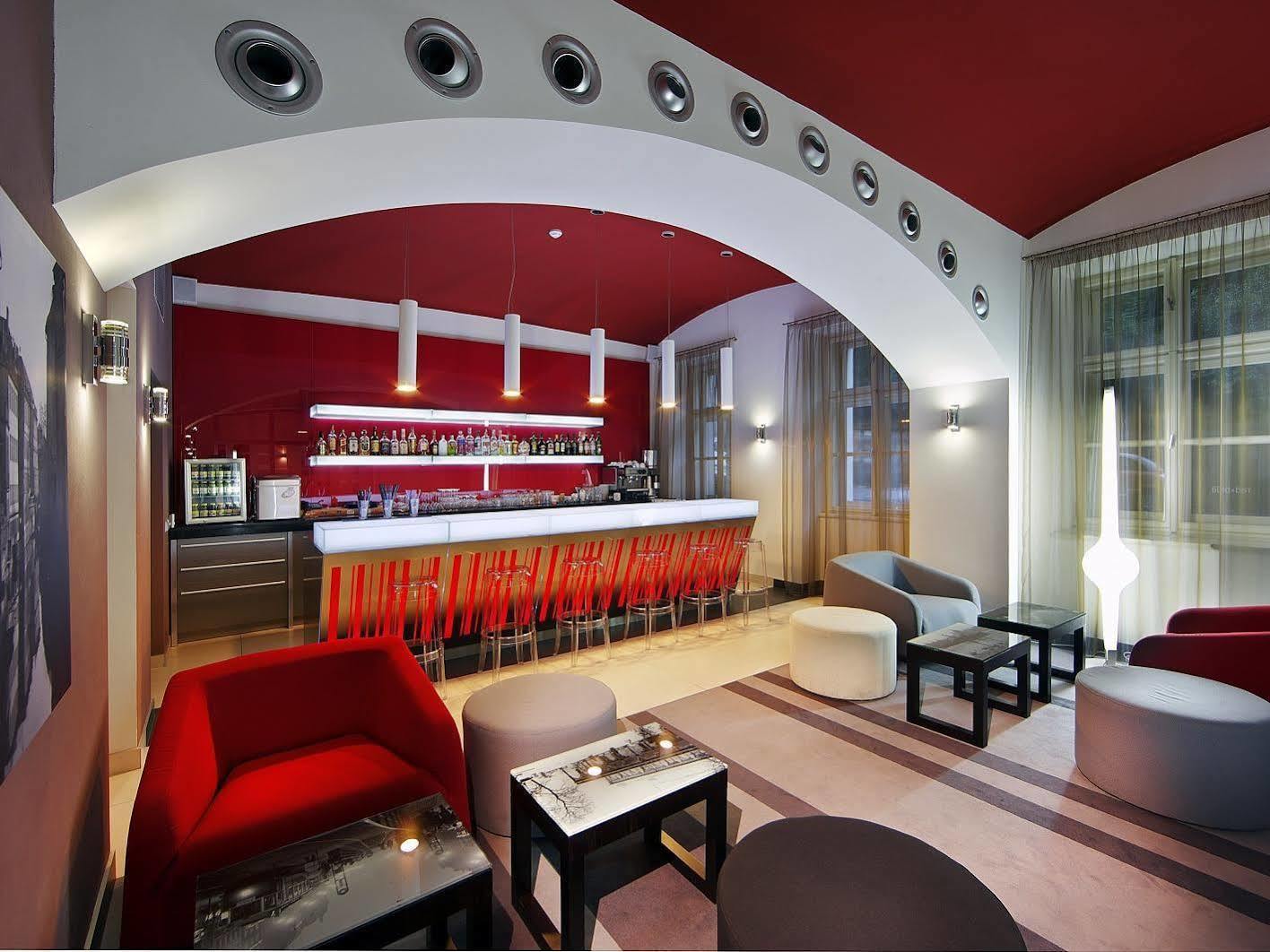 Red & Blue Design Hotel Prag Exteriör bild
