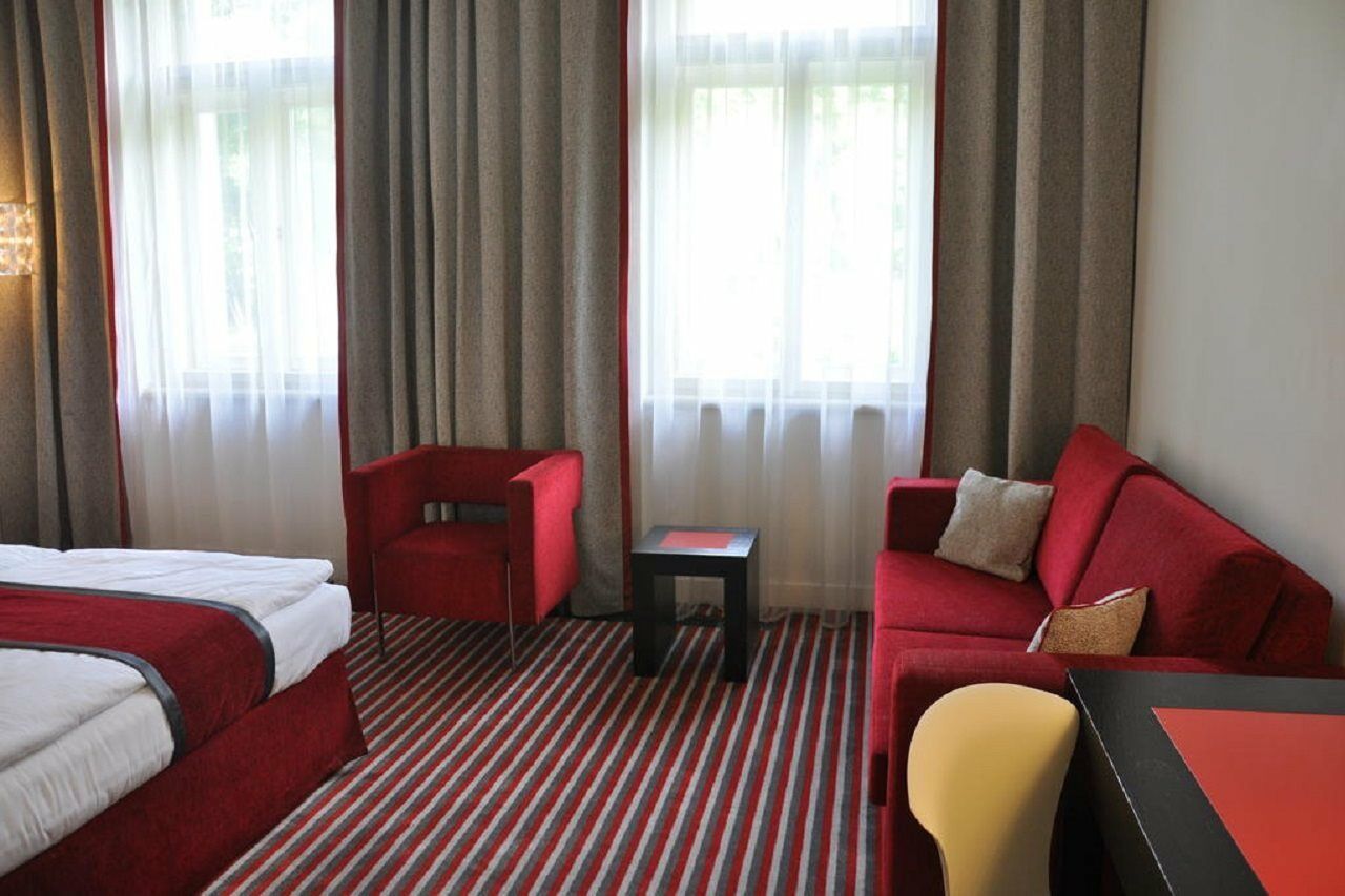 Red & Blue Design Hotel Prag Exteriör bild